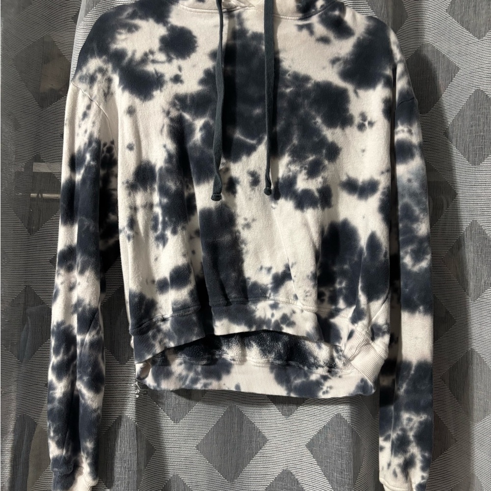 White and Navy Tie-Dye Cropped sweatshirt